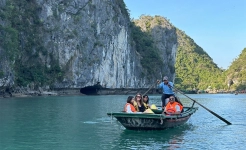 Boat trip in Halong