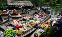 Cai Be floating market