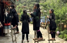 H'mong kids in Cat Cat village sapa
