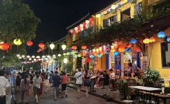 Hoian everning walk