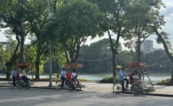 Hanoi rickshaw tours