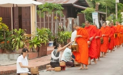 Tak Bat - Luang Phrabang
