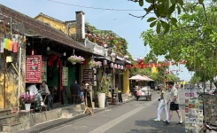 Walking tour Hoian
