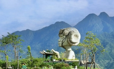 Exciting Sapa in Trendy holiday